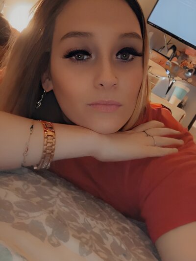 kimmzzzy37 from stripchat