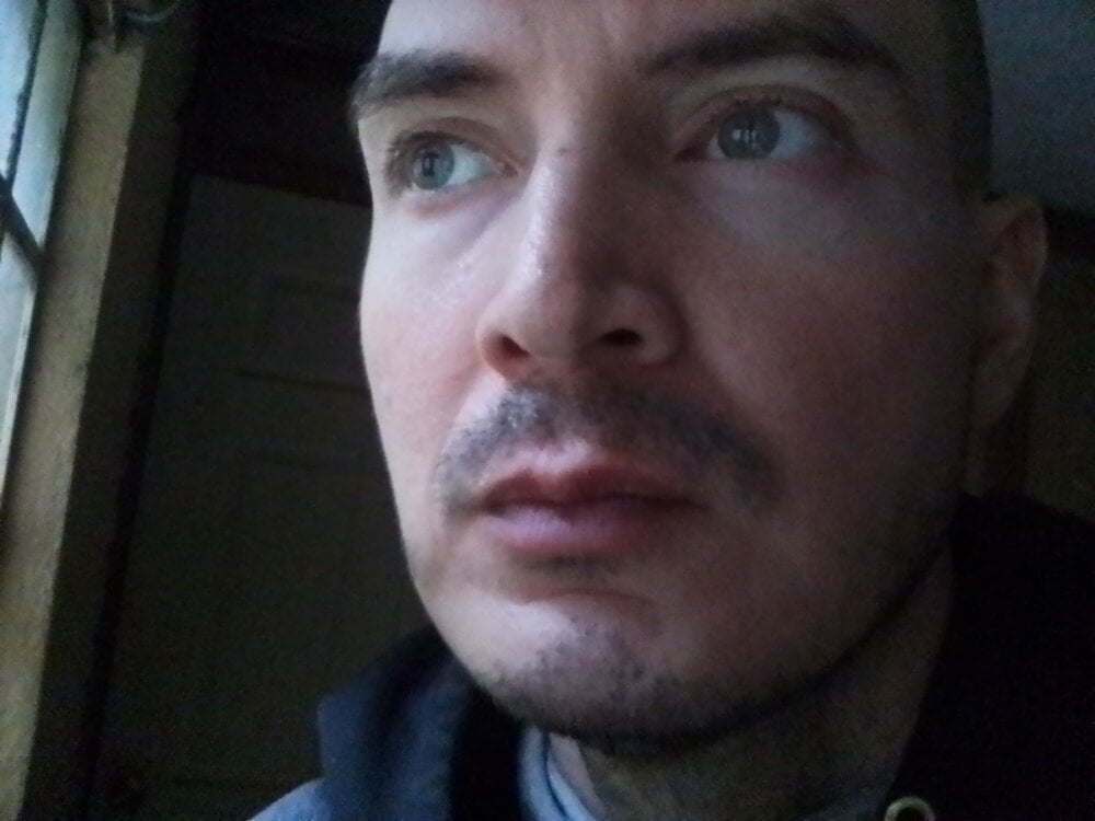 ronniemetal from stripchat