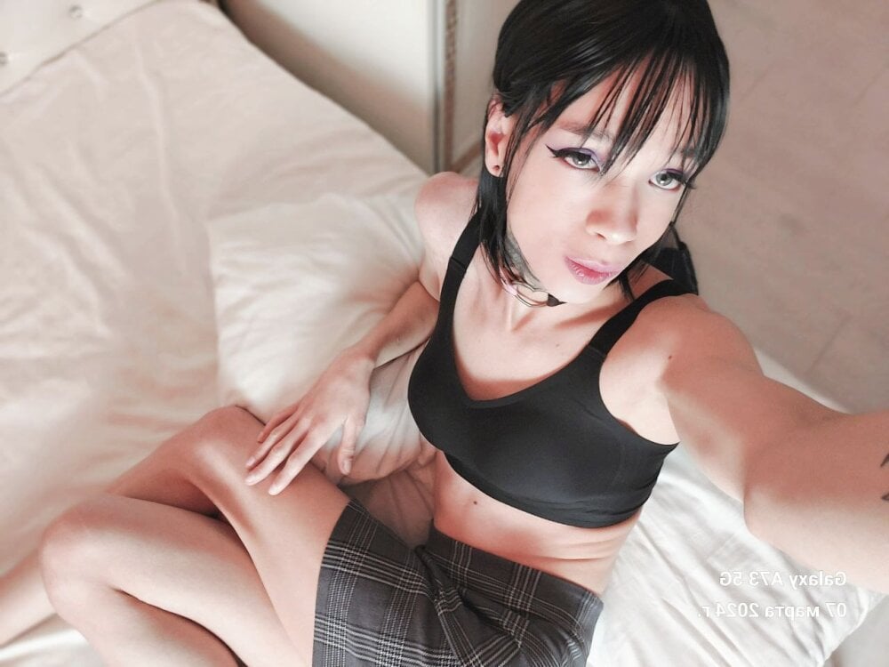 Live sex webcam photo for NIKA_MiiLK #289294727