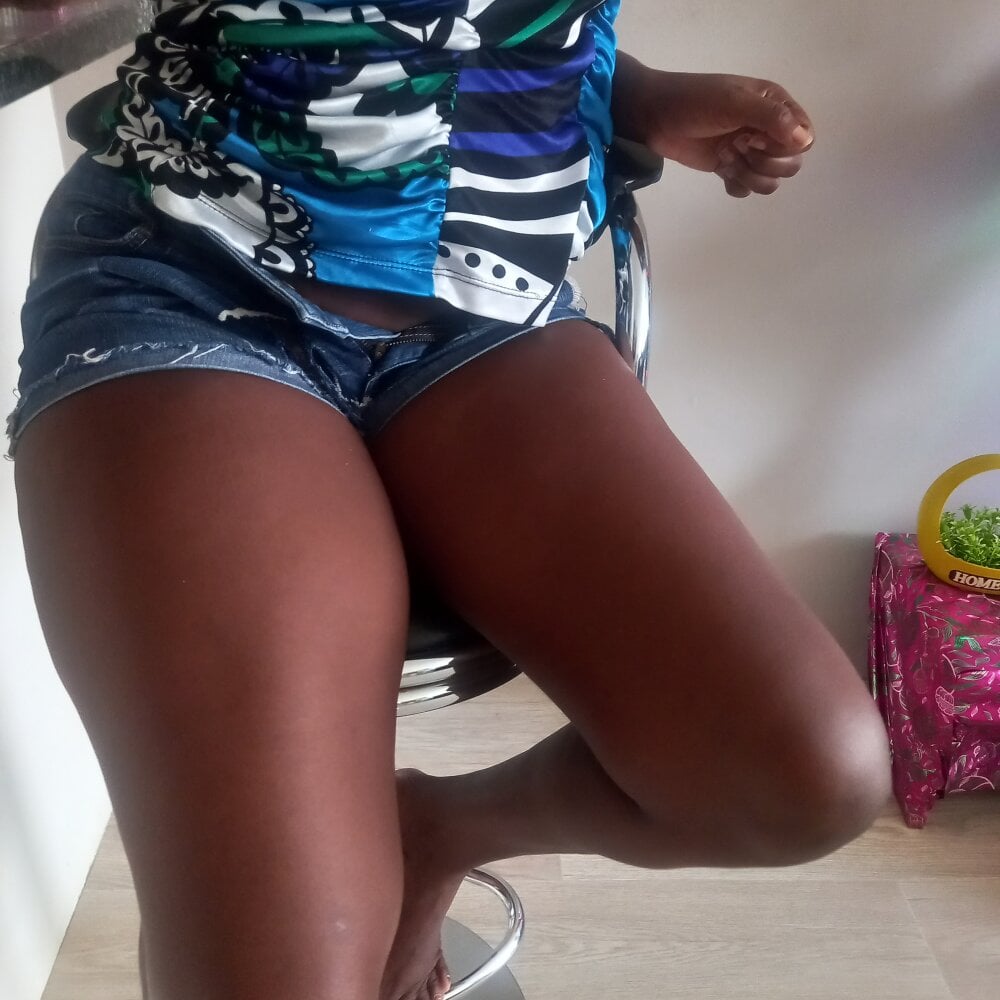 Live sex webcam photo for melisaklein #289629450