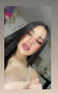 Brianna_Rosse_'s Offline Chat Room