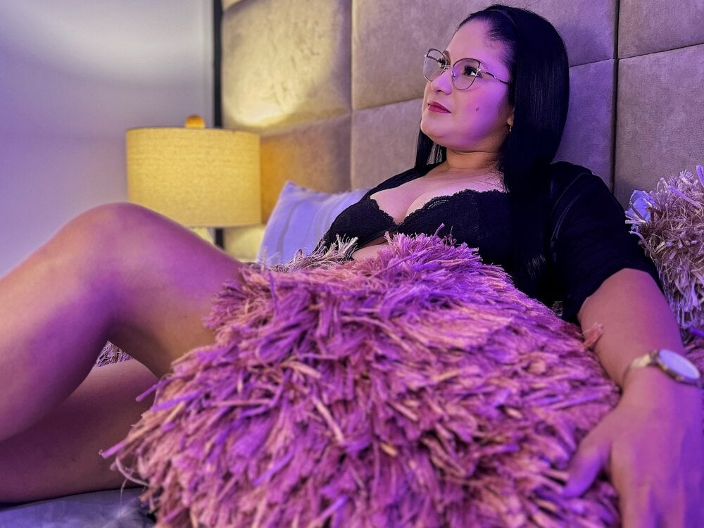 دردشة AlinaMilf الجنسية دون اتصال