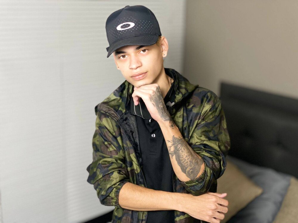 cristopher_maclean's Offline XXX Chat