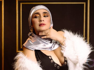 HijabiMilf - striptease arab