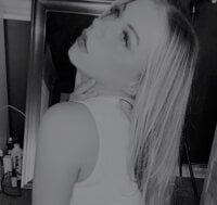 BeaTrixx69's Offline Chat Room