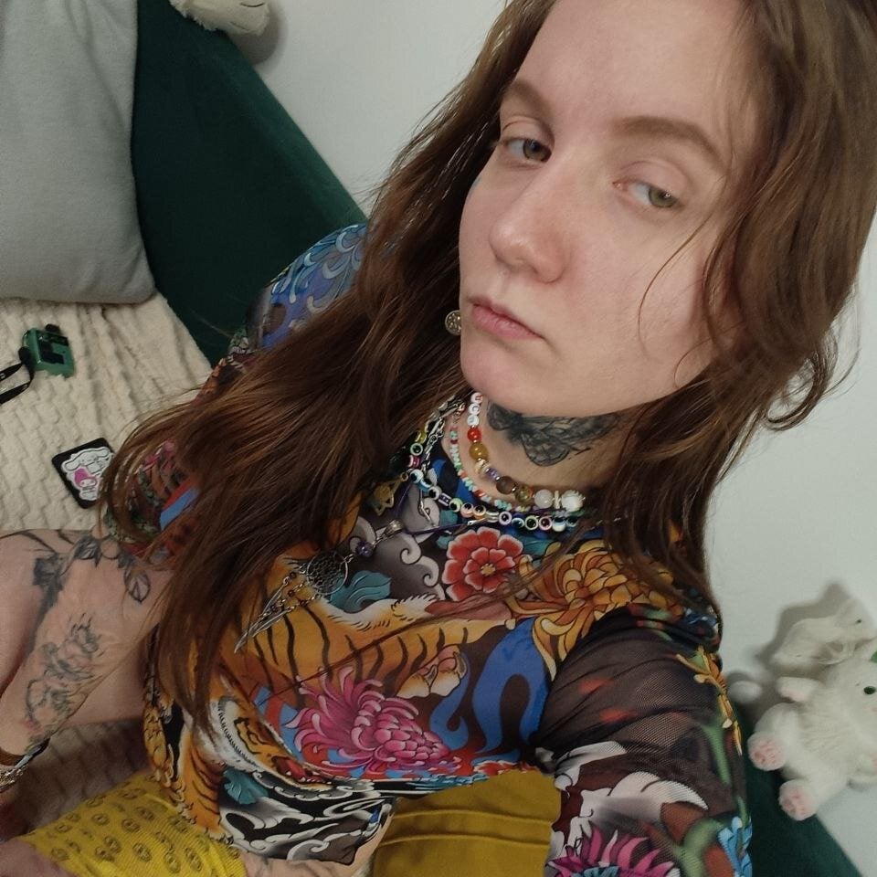 mega-camsex.com lappyloo livesex profile in slim cams