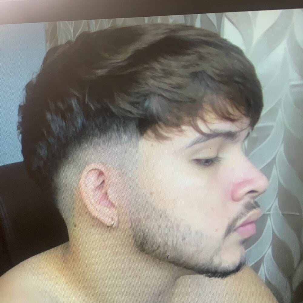 bryan_master77 from stripchat