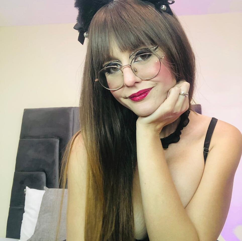 stripchat madelain_ webcam profile pic via chatnmate.com