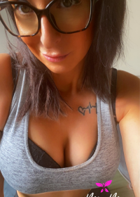 Mia_Mayxoxo's Offline Chat Room