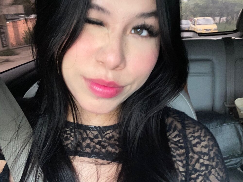 stripchat emma_rousell Live Webcam Featured On elivecams.com