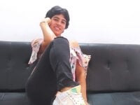 _alessia_1001's Offline Chat Room
