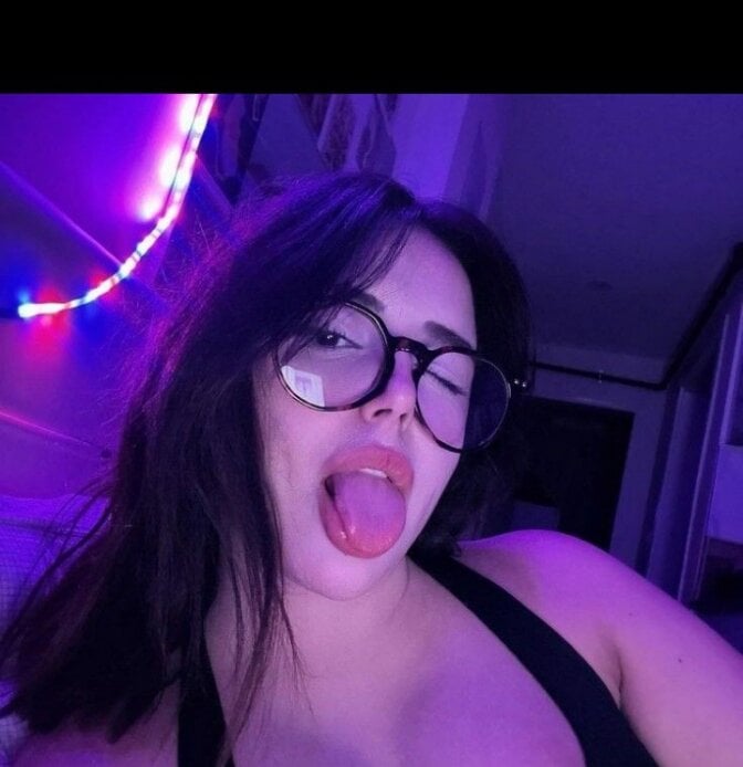 Sabrin-boobs live cam model at StripChat