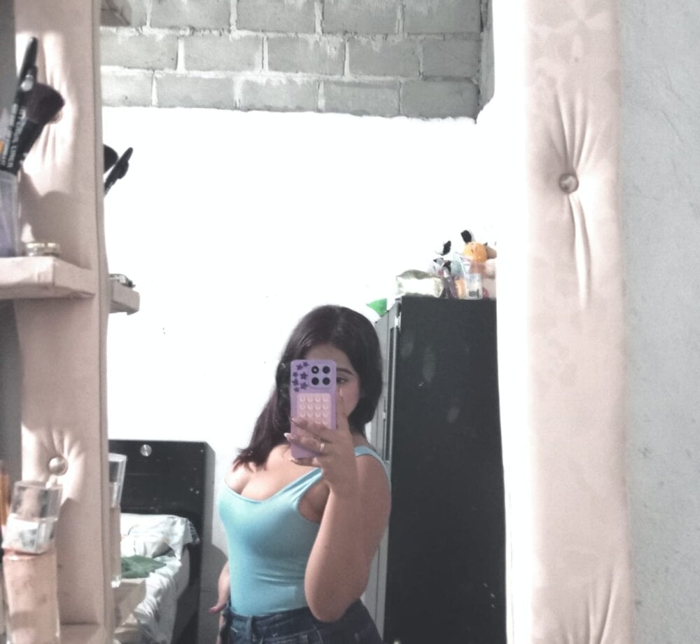 iluvcams.com liliana_pink livesex profile in spanish cams