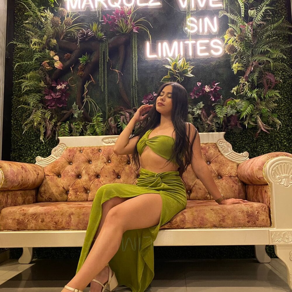 Live sex webcam photo for Miss_blue69 #289978879