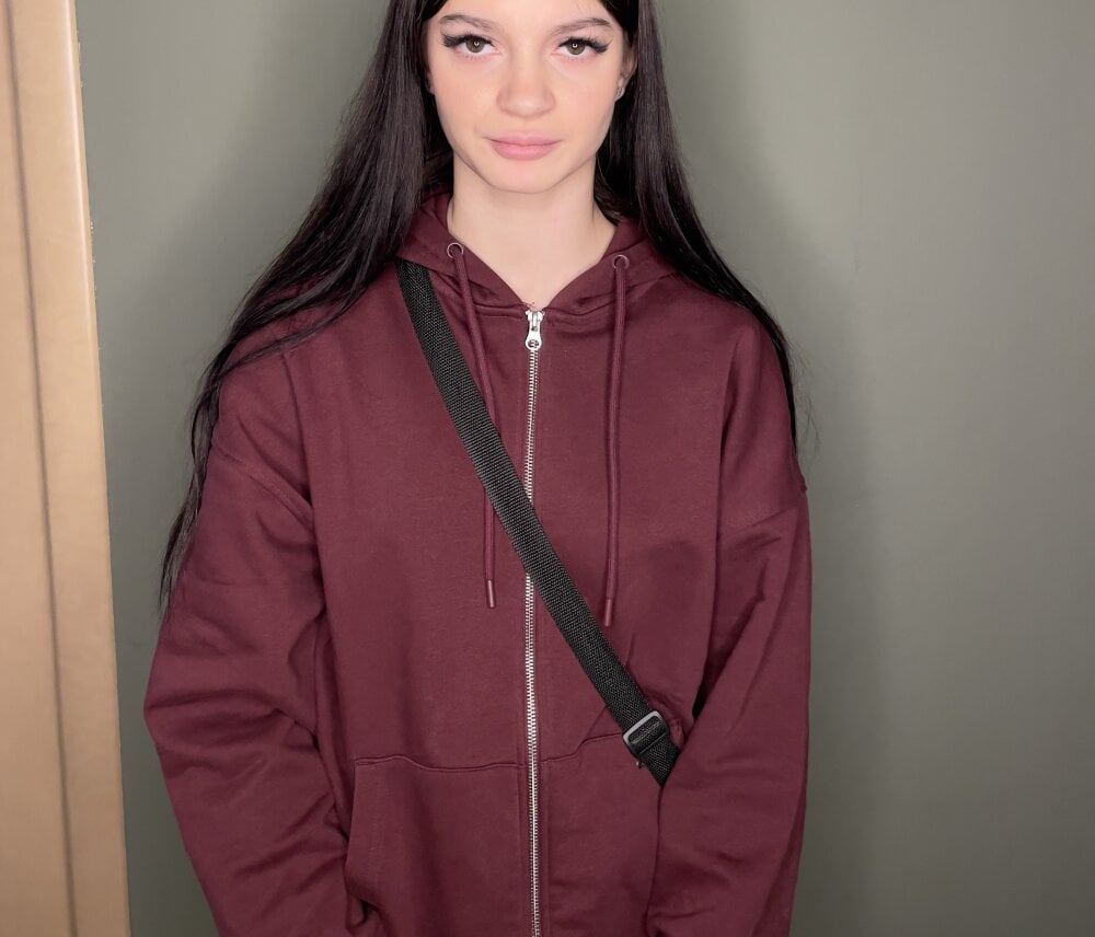 mega-camsex.net marishache livesex profile in right-behind-the-screen cams