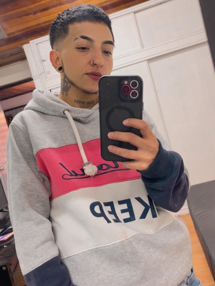 Mauro22_'s Offline XXX Chat