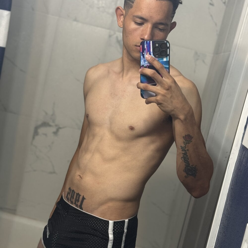 azzel19's Offline XXX Chat
