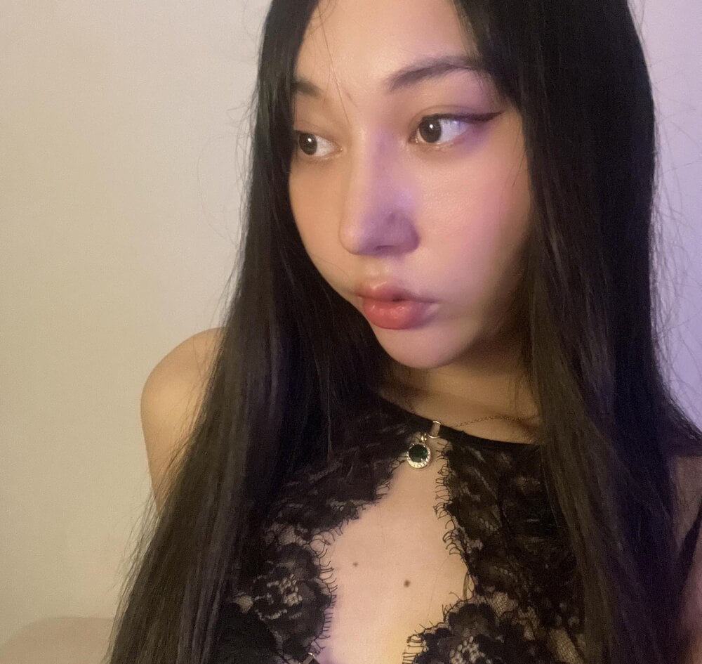 Watch Wa_wang live on cam at StripChat