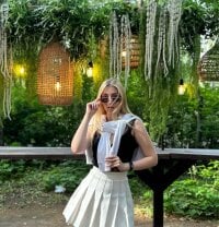 PollyHenwood Adlı Modelin Çevrimdışı Sohbet Odası