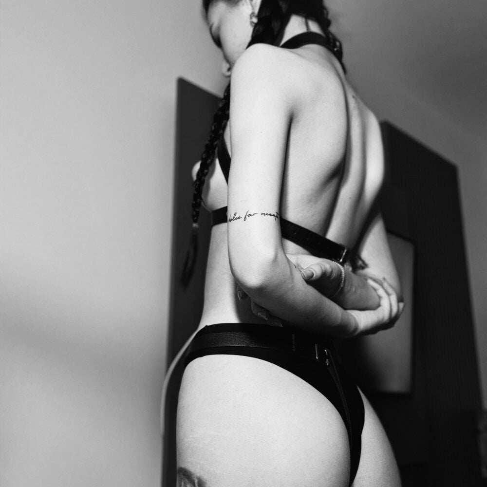 lettheskyfallx from stripchat