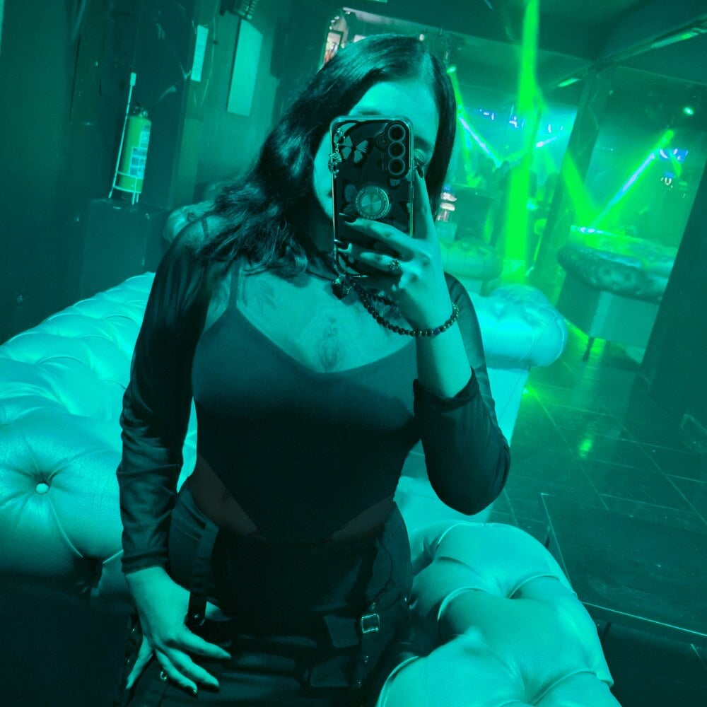 eveelyn_25x from stripchat