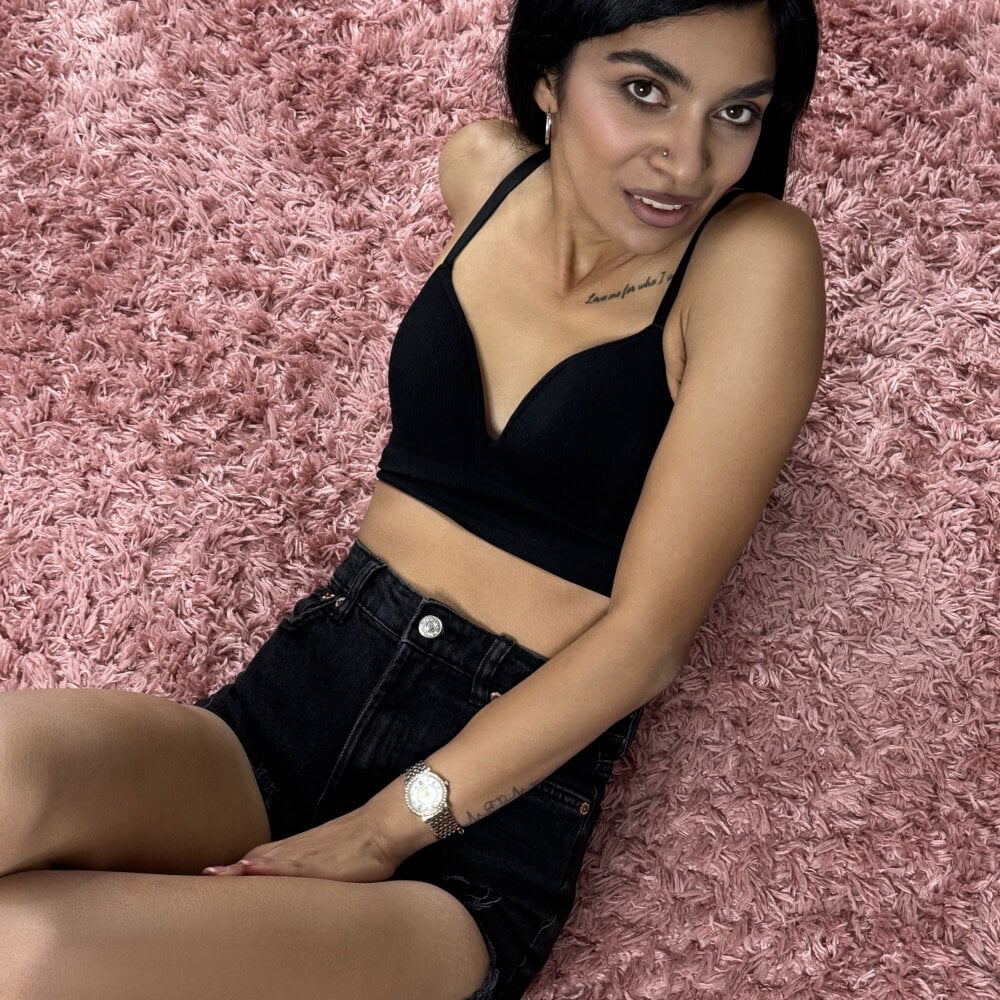 free6cams.com lorya28 livesex profile in straight cams