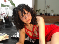 petite_valentina13's Offline Chat Room