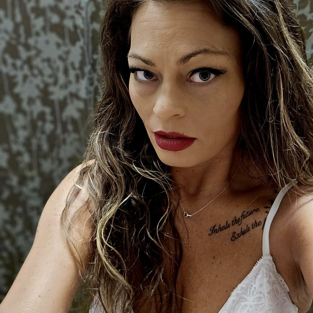 Live sex webcam photo for Erotic_and_Exotic #290043588