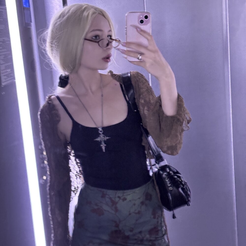 adelinaCas profile
