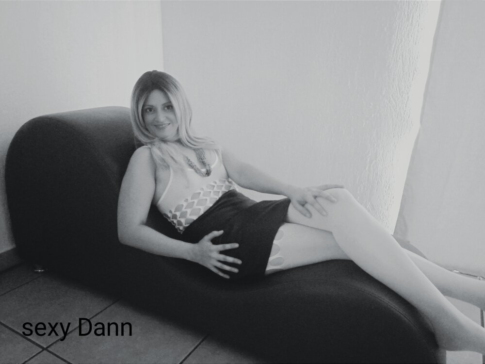 Watch  sexy-dann8 live on cam at StripChat