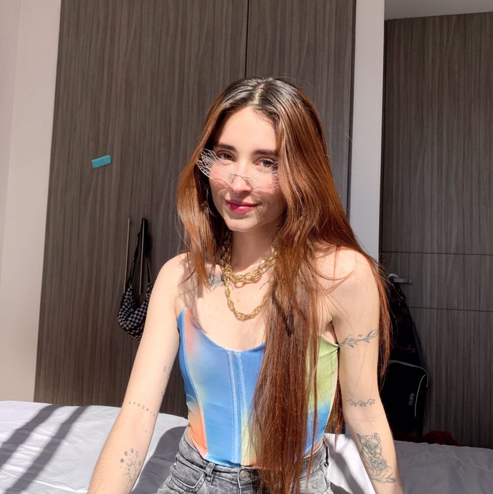 sara_ch1_'s Offline Chat Room