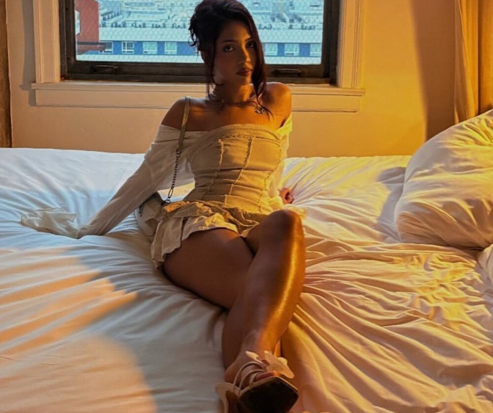 watchgirlcam.com cherryxbelle livesex profile in titty cams