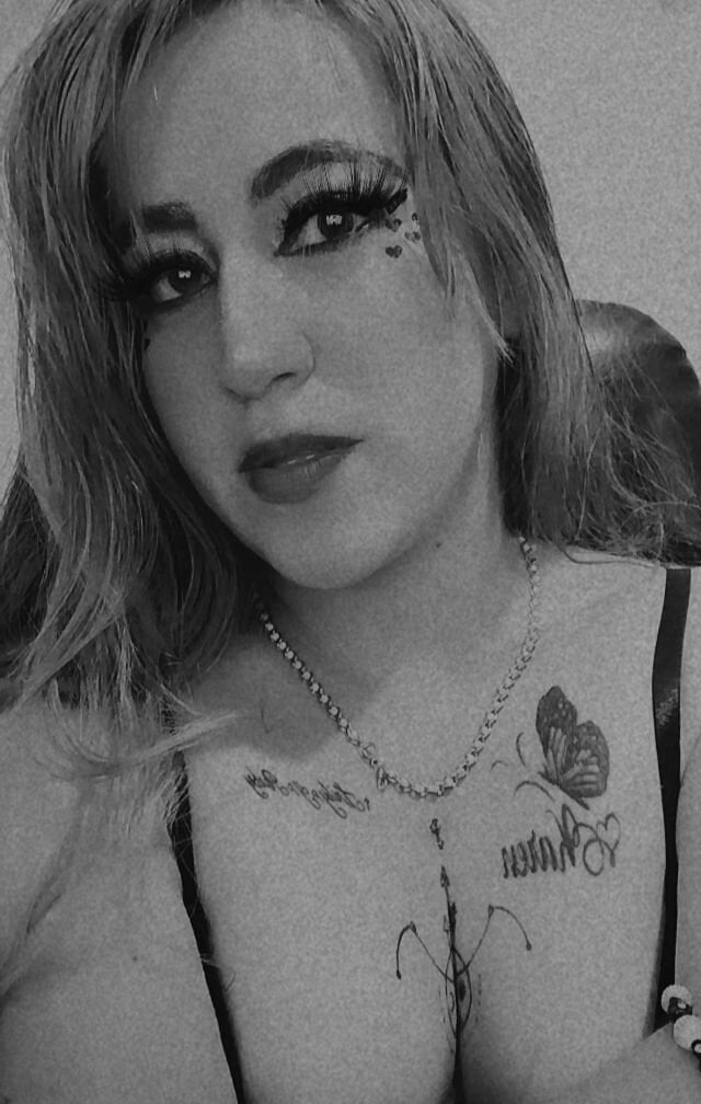 HarleyTiffany live cam model at StripChat