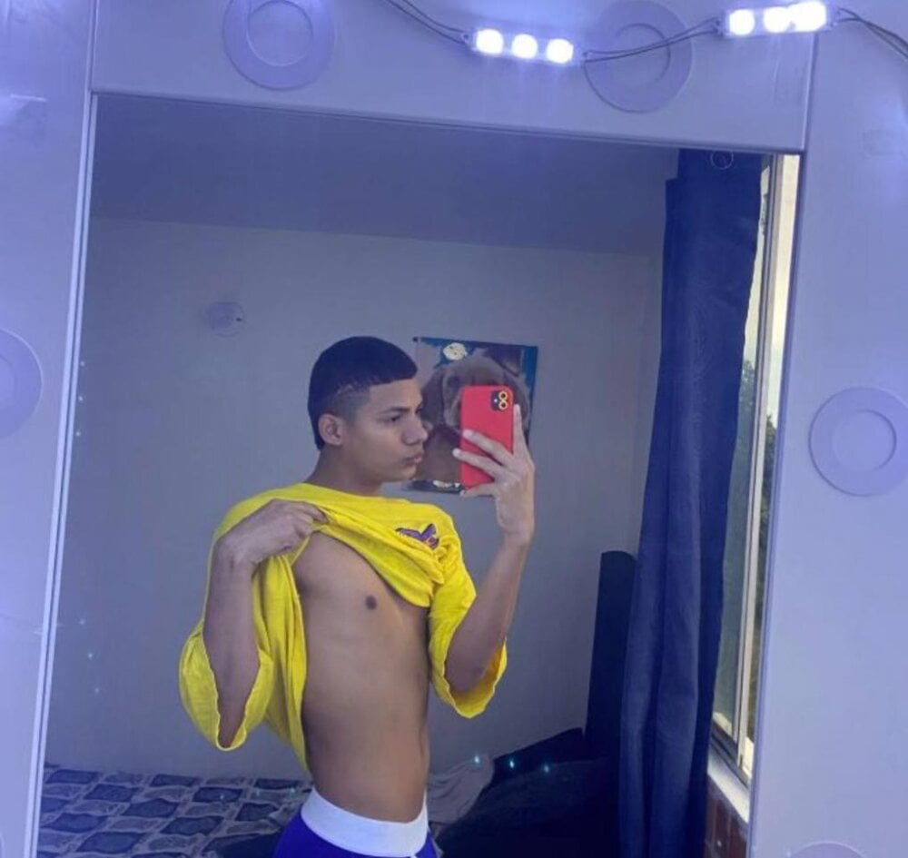 zambrano444 from stripchat
