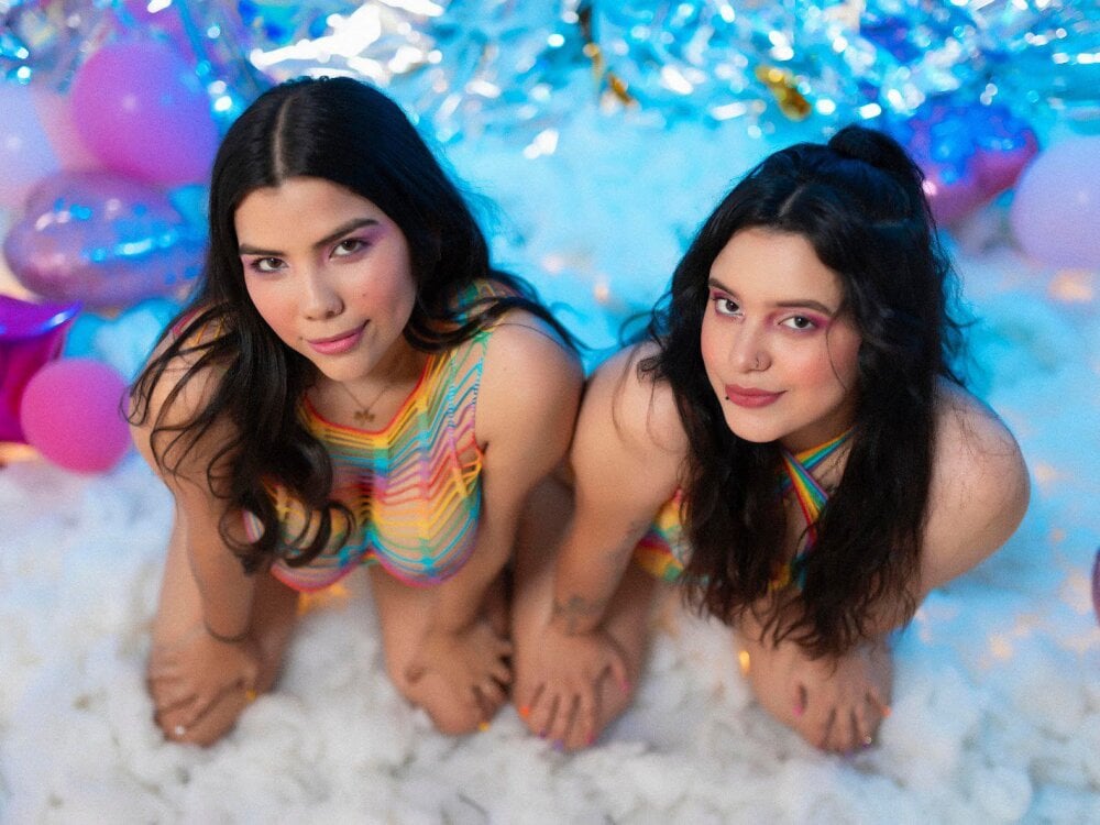Mia_y_Chloe 🌱 online cam