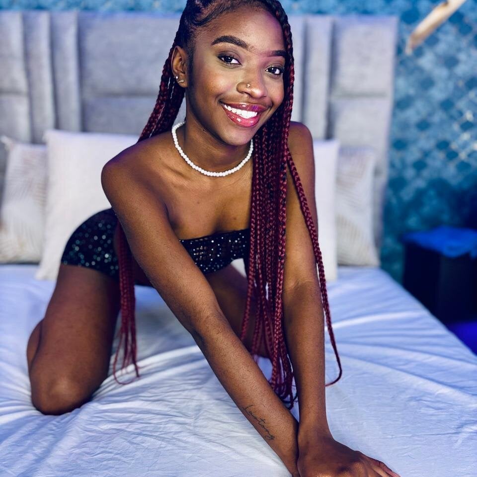 show2cam.com lilsharon livesex profile in spanish cams