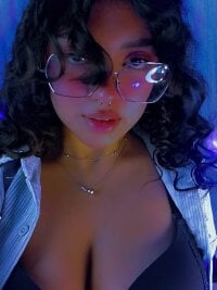 rebeca_taylor élő XXX-chatje