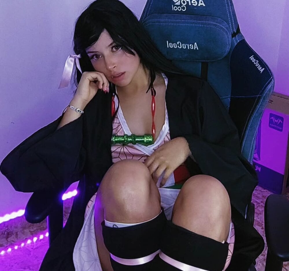 sexcam3d.net emillyaqua livesex profile in stockingsnylons cams