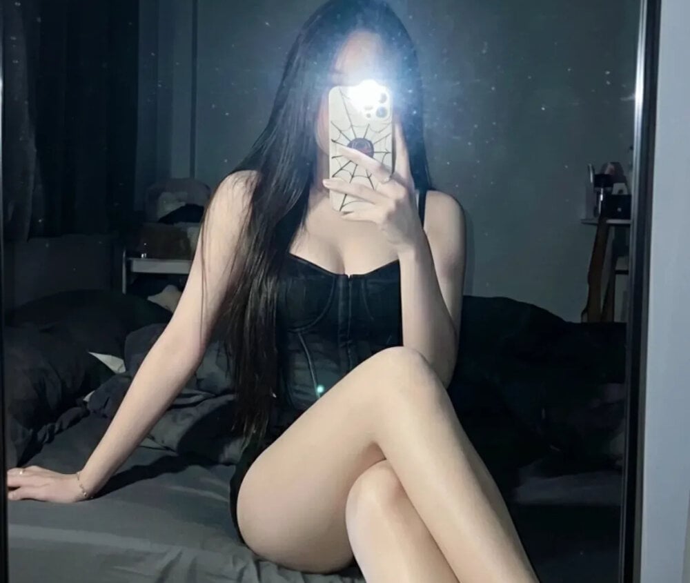 Sofia_9999 Adlı Modelin Çevrimdışı XXX Sohbeti