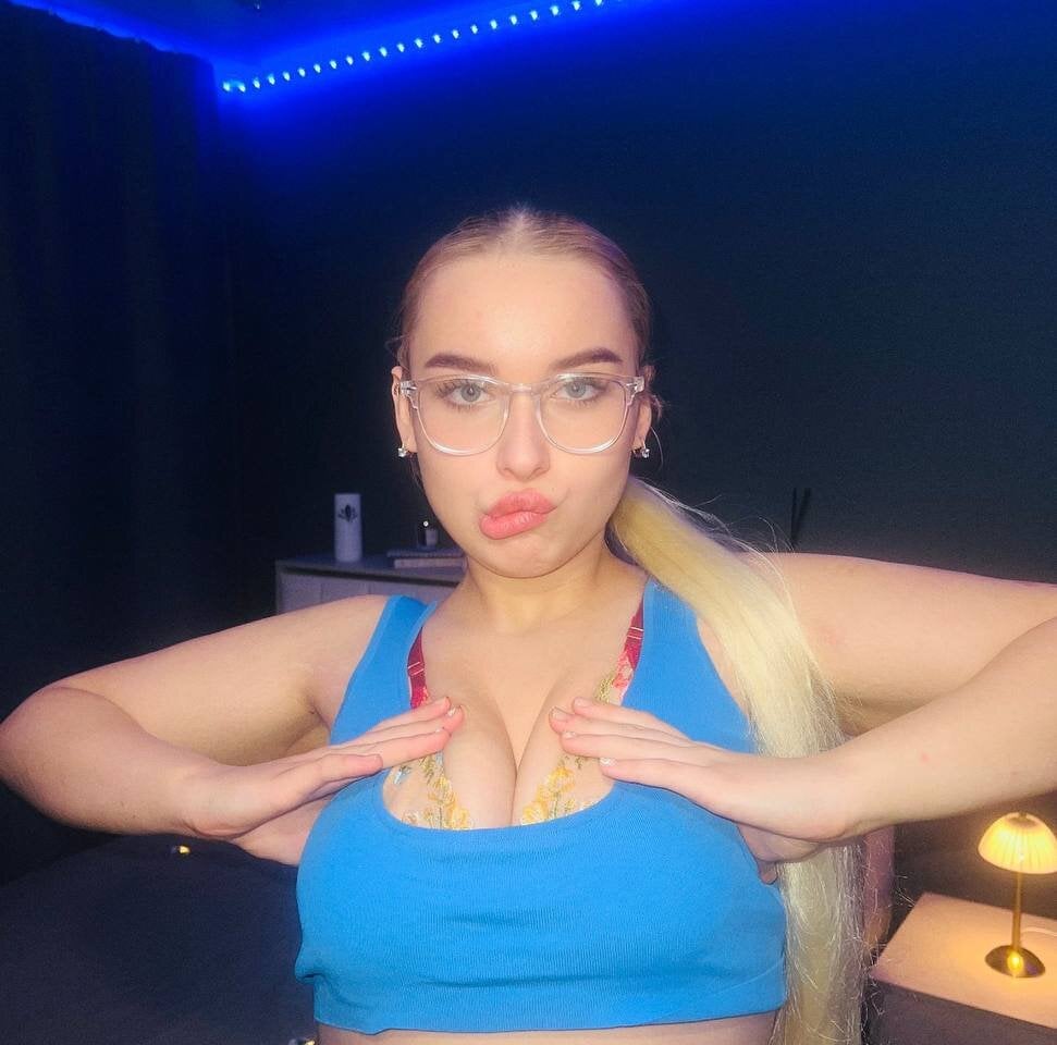 free6cams.com gogo_riley livesex profile in or-not-to-jerk-thats-not-the-question-to-jerk cams