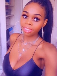Omarosa_Blossom's Offline Chat Room