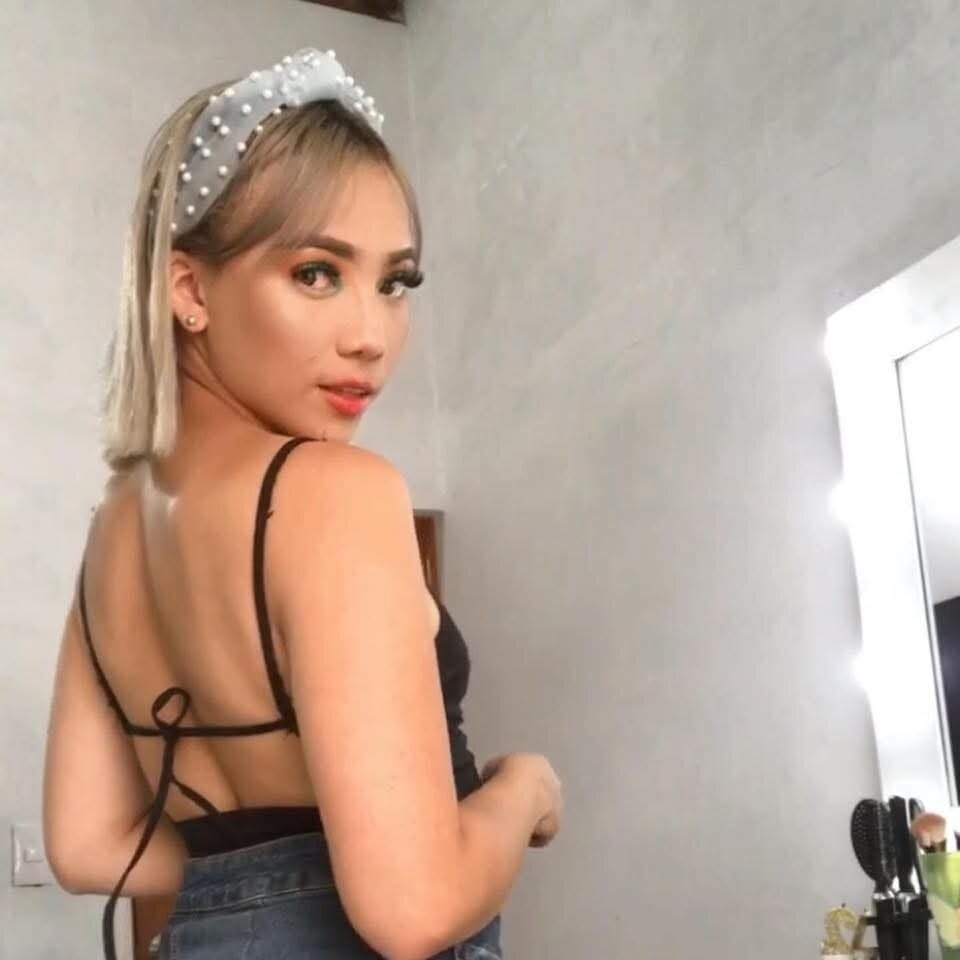 onaircams.com soffyalex livesex profile in bisexual cams