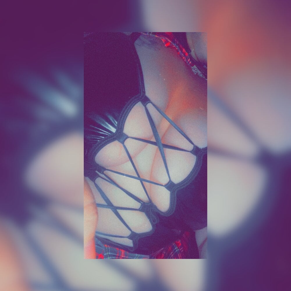 bad_girl23 from stripchat