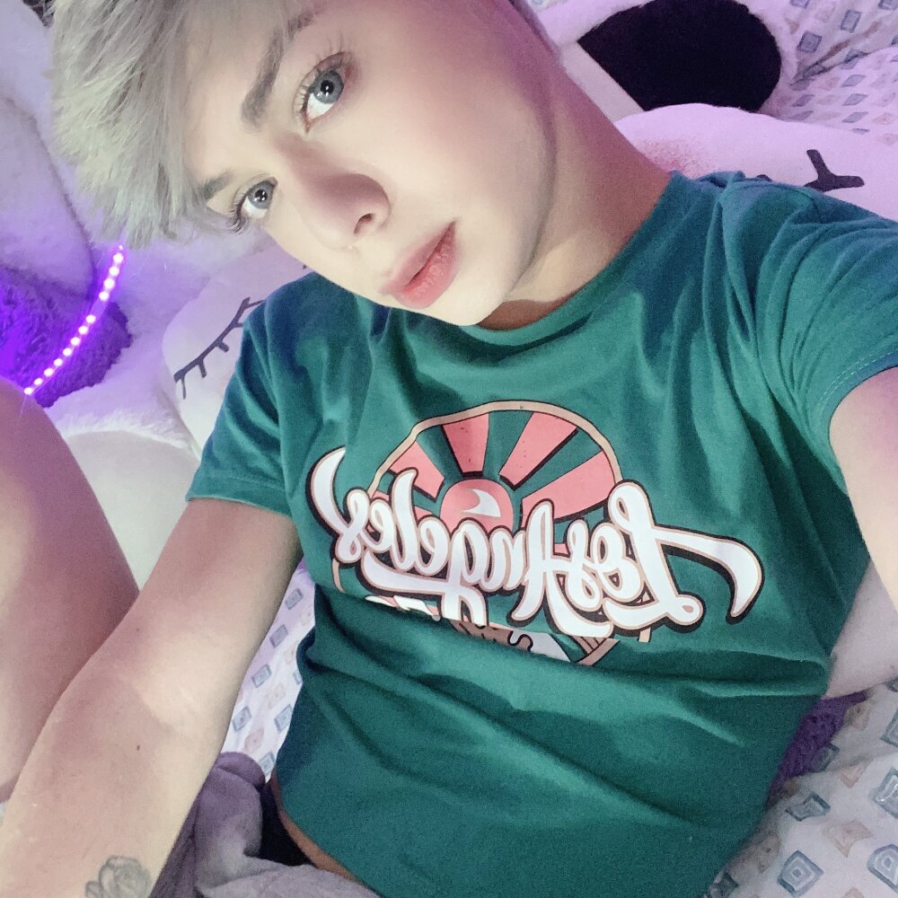 sweet_baby_yummyy's Offline Chat Room