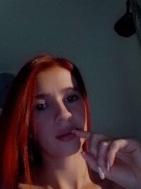 Briana_Heart1's Offline Chat Room