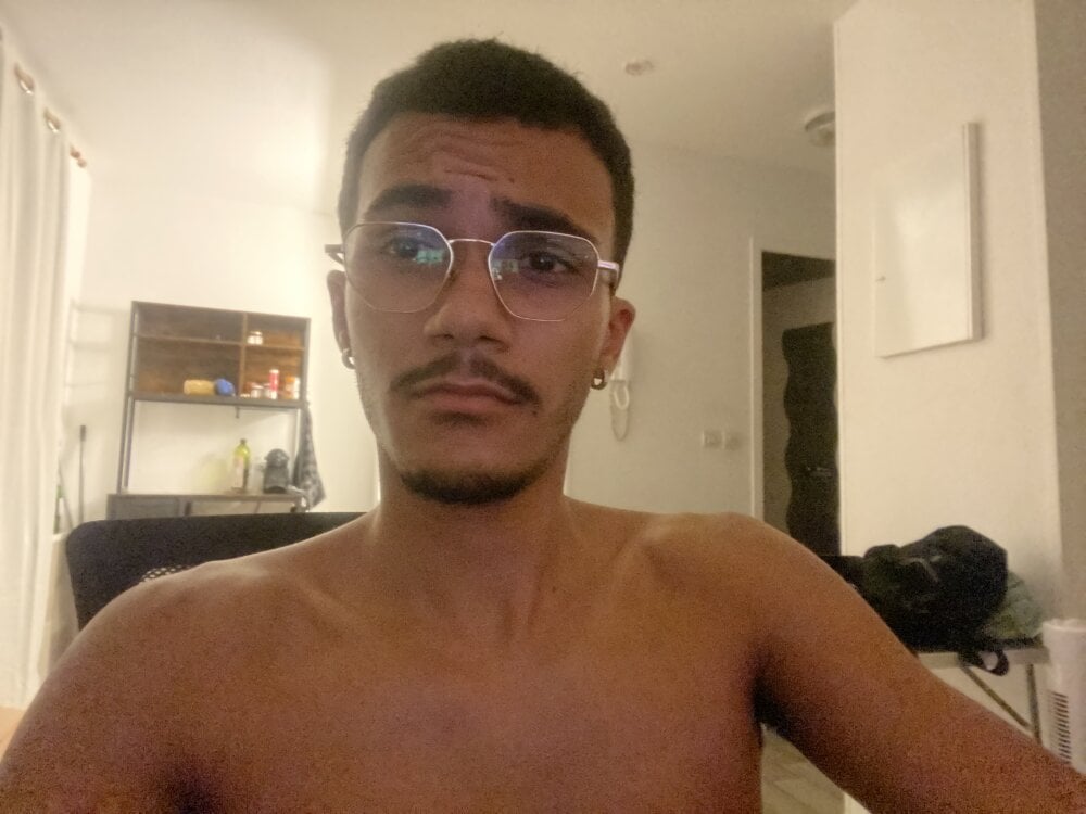 phyris from stripchat