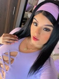 ashleycurvyy's webcam live show