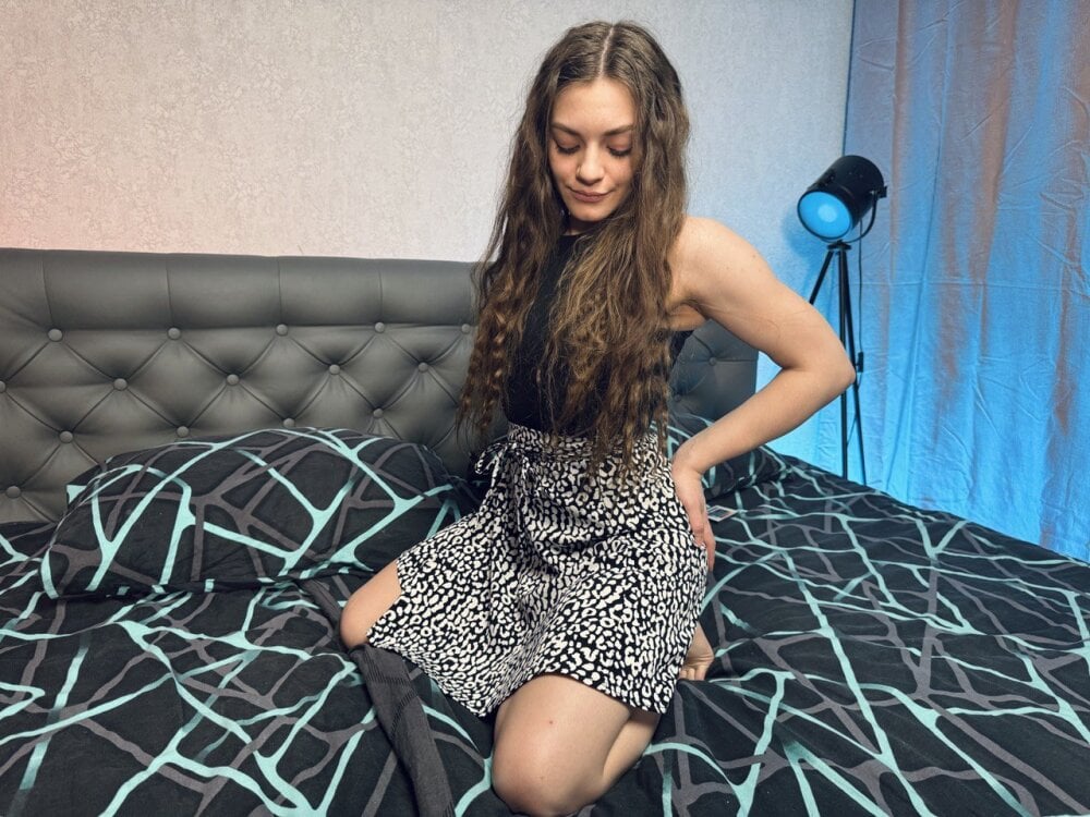 Live sex webcam photo for mangokarina18 #290073654