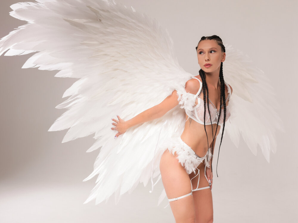 Live sex webcam photo for Redjina_Angel #290215673