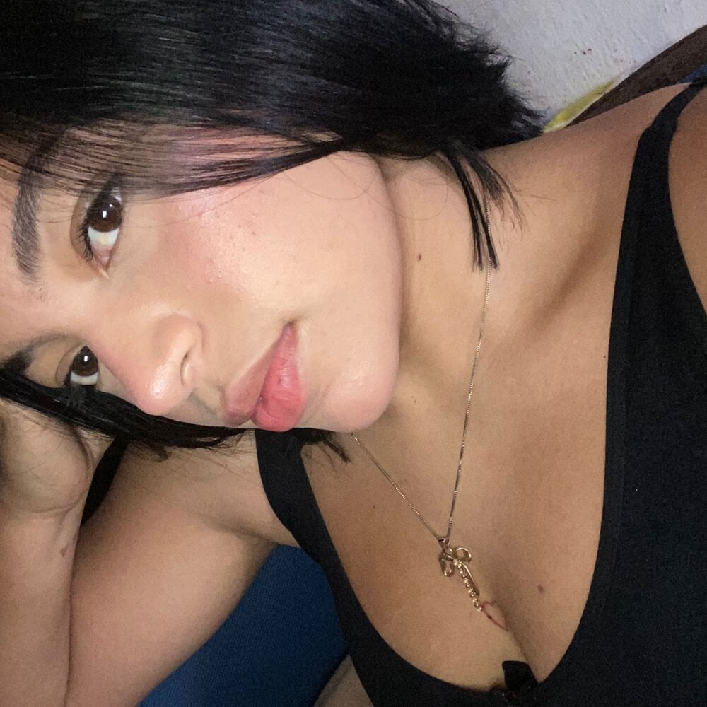 stripchat milacutte webcam profile pic via livesexr.com